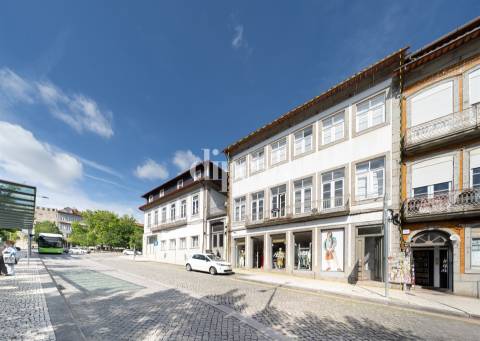 Investimento &#124; Prédio no Coração de Guimarães