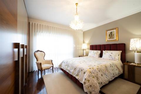 Fantástica moradia T5 com piscina, sauna e ginásio