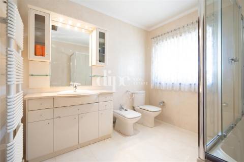 Fantástica moradia T5 com piscina, sauna e ginásio