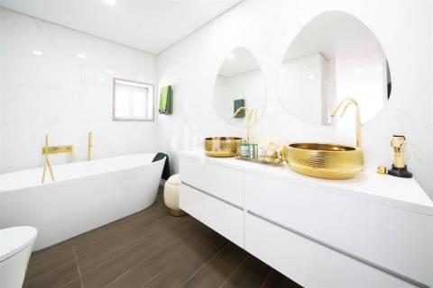 Fantástica moradia T3+1 com piscina e sala de inverno