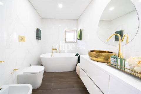 Fantástica moradia T3+1 com piscina e sala de inverno