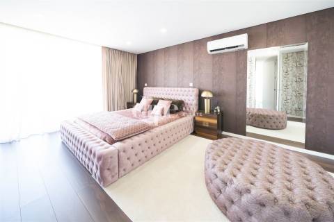 Fantástica moradia T3+1 com piscina e sala de inverno