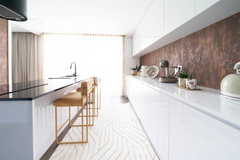 Fantástica moradia T3+1 com piscina e sala de inverno