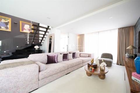 Fantástica moradia T3+1 com piscina e sala de inverno