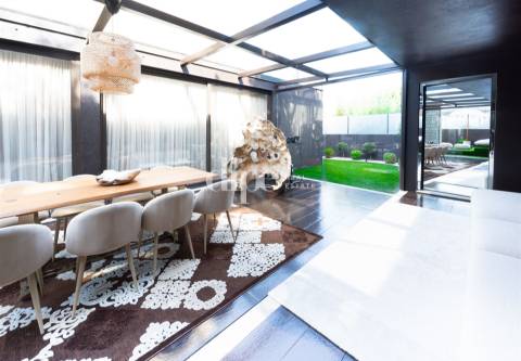 Fantástica moradia T3+1 com piscina e sala de inverno