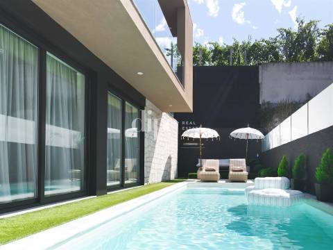 Fantástica moradia T3+1 com piscina e sala de inverno