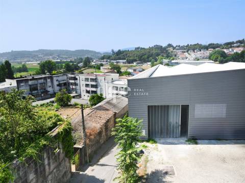 Arrendamento &#124; Armazém de 2.434 m2 com escritório em Guimarães