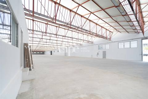 Arrendamento &#124; Armazém de 2.434 m2 com escritório em Guimarães