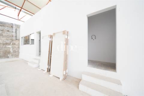 Arrendamento &#124; Armazém de 2.434 m2 com escritório em Guimarães