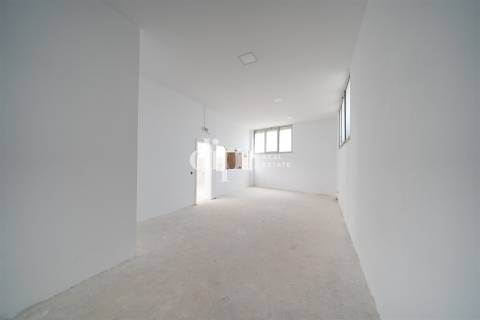 Arrendamento &#124; Armazém de 2.434 m2 com escritório em Guimarães