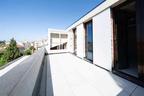 Apartamento T4 Duplex Recuado em fase final construção no centro da cidade do Porto