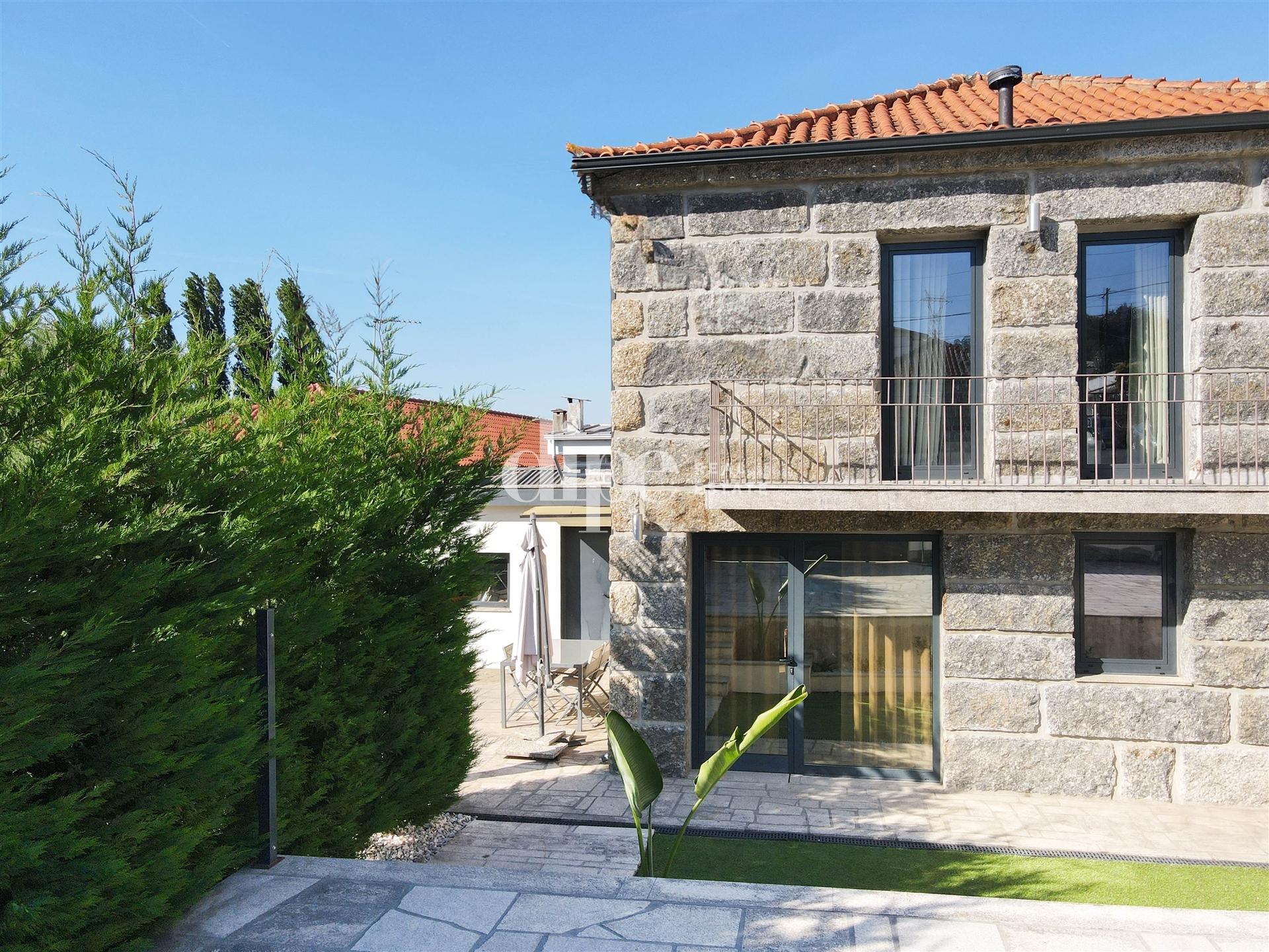 Moradia T3 com ampla zona exterior