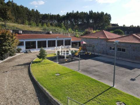 Luxuosa Quinta T4 inserida num terreno com 12.600m2