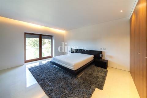 Luxuosa Quinta T4 inserida num terreno com 12.600m2