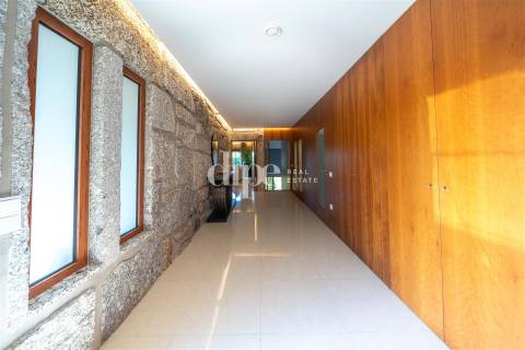 Luxuosa Quinta T4 inserida num terreno com 12.600m2