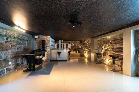 Luxuosa Quinta T4 inserida num terreno com 12.600m2