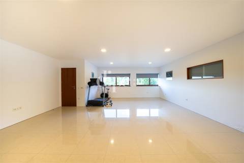 Luxuosa Quinta T4 inserida num terreno com 12.600m2