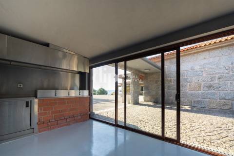 Luxuosa Quinta T4 inserida num terreno com 12.600m2