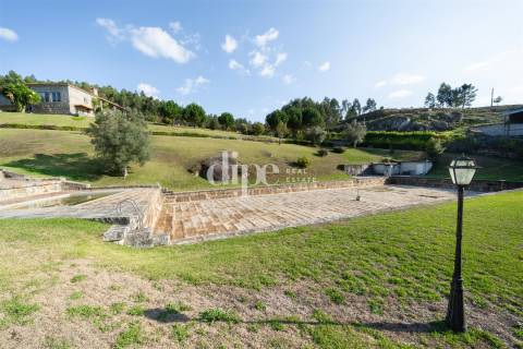 Luxuosa Quinta T4 inserida num terreno com 12.600m2