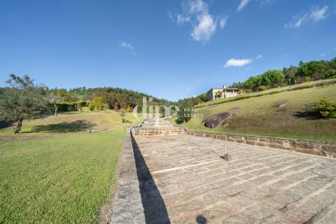 Luxuosa Quinta T4 inserida num terreno com 12.600m2