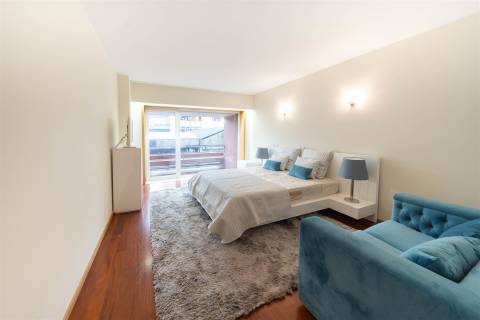 Apartamento T3 situado na Av. D. João IV