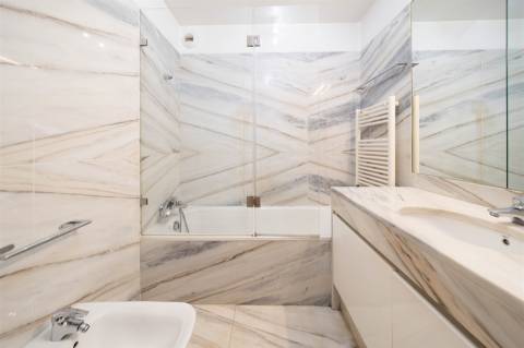 Apartamento T3 situado na Av. D. João IV