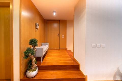 Apartamento T3 situado na Av. D. João IV