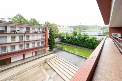 Apartamento T3 situado na Av. D. João IV