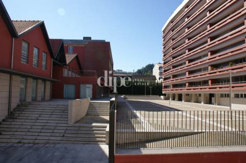 Apartamento T3 situado na Av. D. João IV