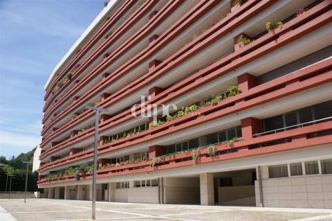 Apartamento T3 situado na Av. D. João IV