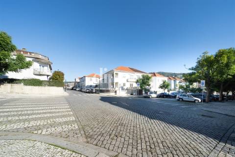 Moradia T3+1 para Restauro com projeto no centro de Guimarães.