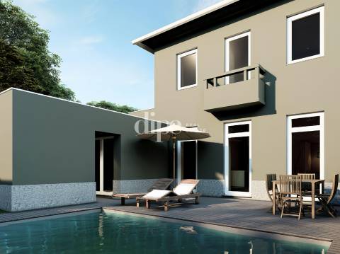 Moradia T3+1 para Restauro com projeto no centro de Guimarães.