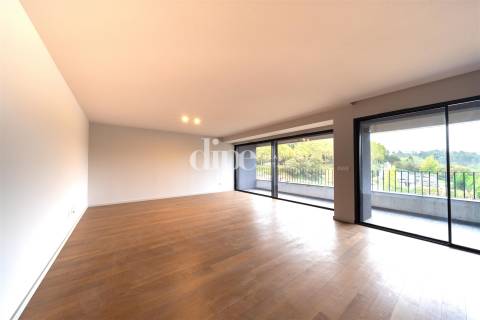 Apartamento T3, novo, no Salgueiral