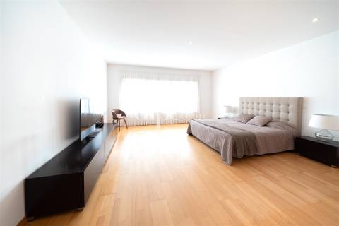 Luxuosa Moradia T4 com Piscina e Campo de ténis