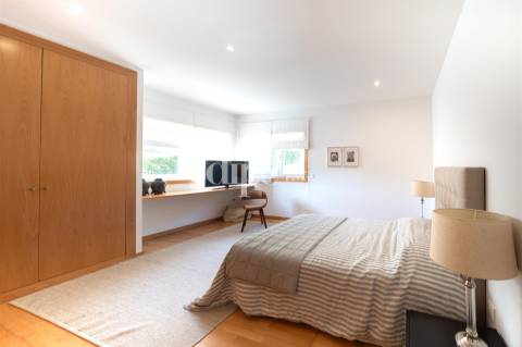 Luxuosa Moradia T4 com Piscina e Campo de ténis