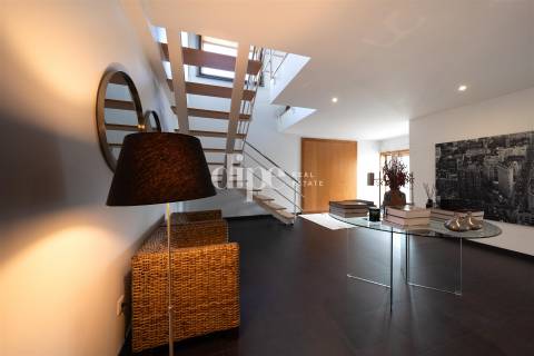 Luxuosa Moradia T4 com Piscina e Campo de ténis