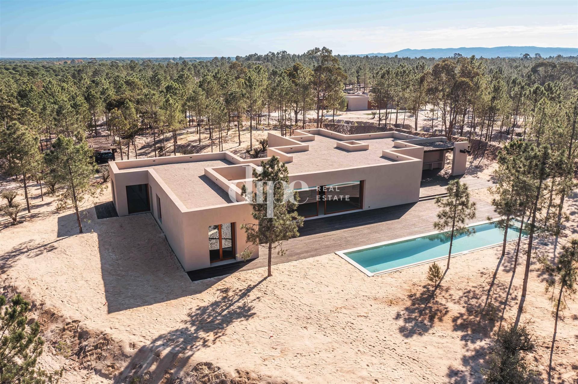 Luxuosa Moradia T4 inserida no empreendimento Melides Villas