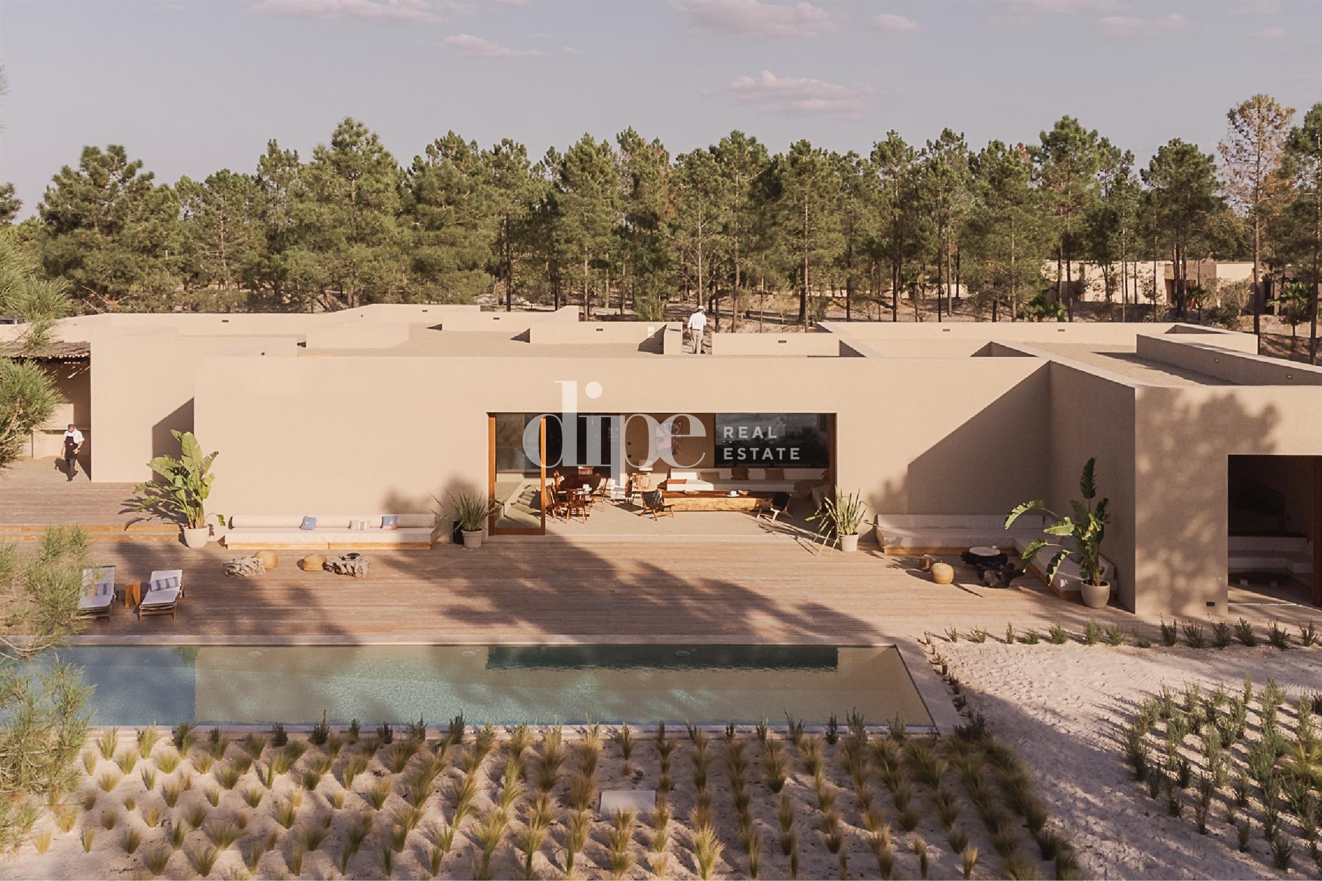 Luxuosa Moradia T4 inserida no empreendimento Melides Villas