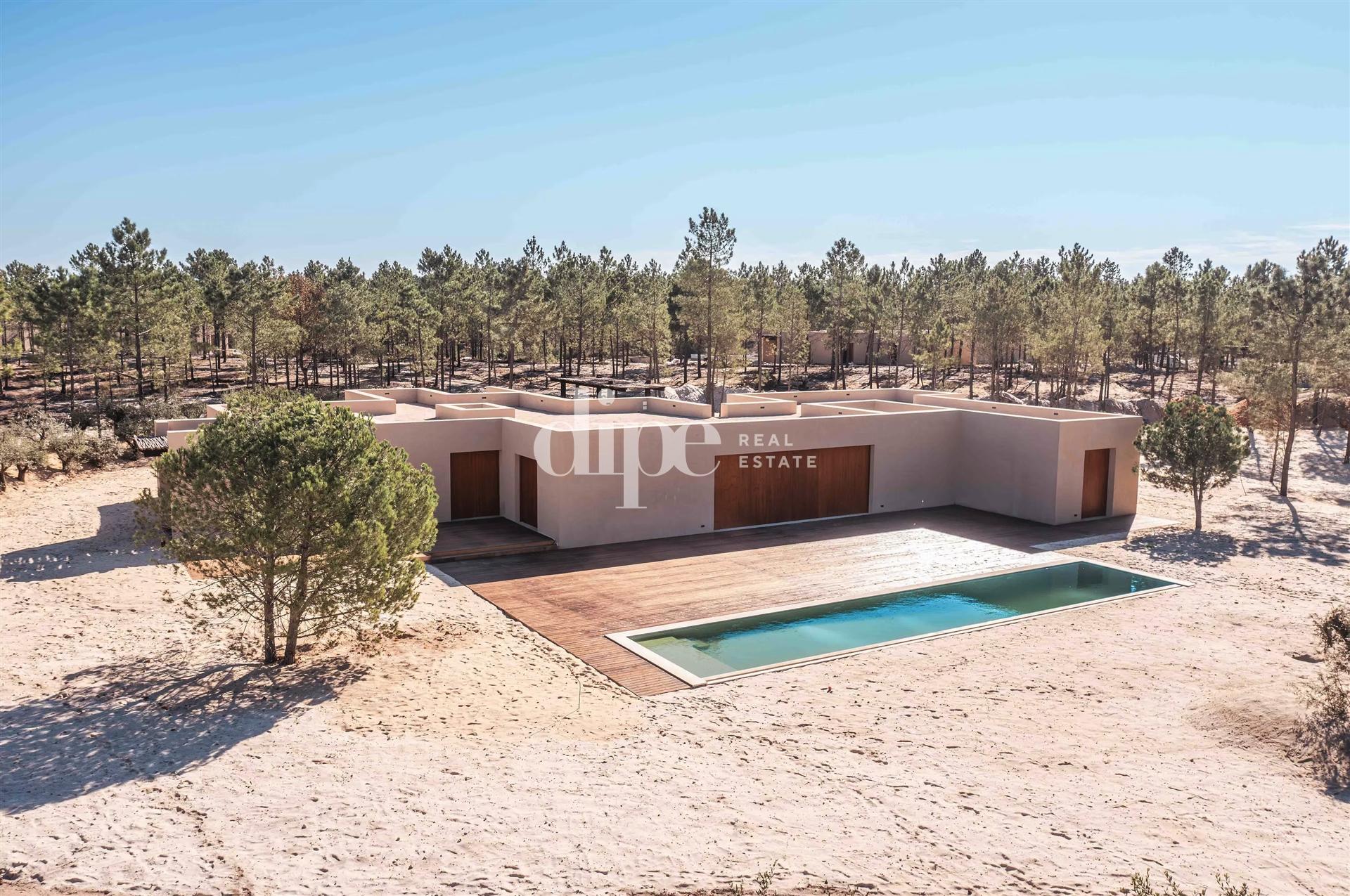 Luxuosa Moradia T4 inserido no empreendimento Melides Villas