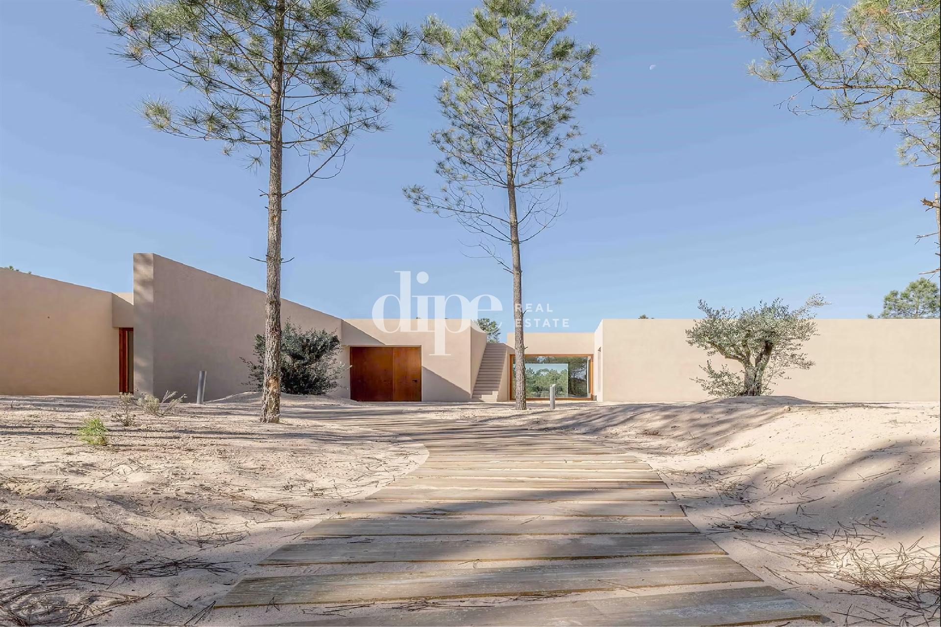 Luxuosa Moradia T4 inserida no empreendimento Melides Villas