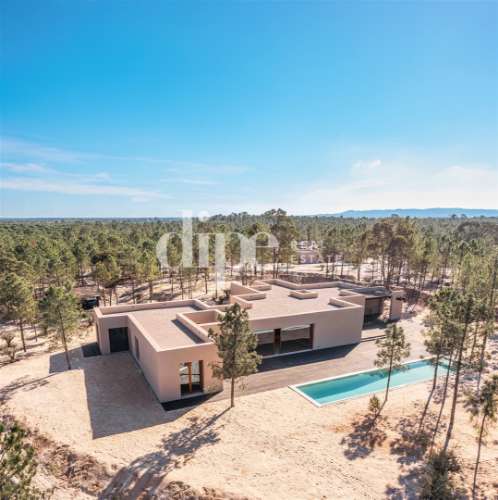 Luxuosa Moradia T4 inserida no empreendimento Melides Villas