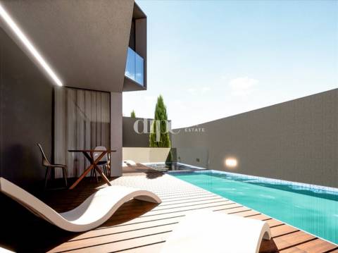 Moradia T3 com piscina em fase final construção