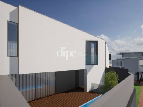 Moradia T3 com piscina em fase final construção