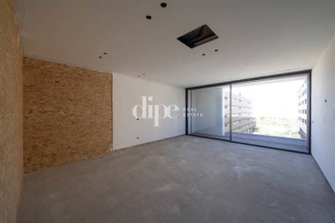 Moradia T3 com piscina em fase final construção