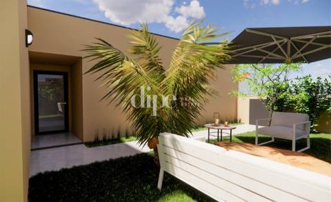 Moradia T3 em construção em Serzedelo