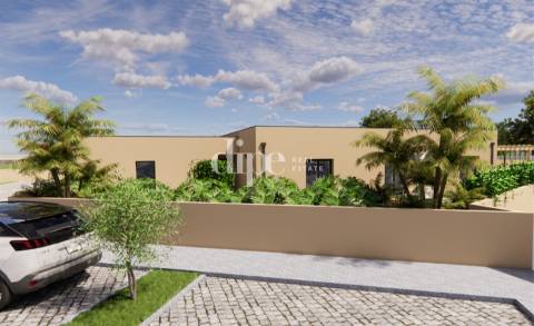 Moradia T3 em construção em Serzedelo