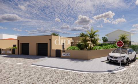 Moradia T3 em construção em Serzedelo