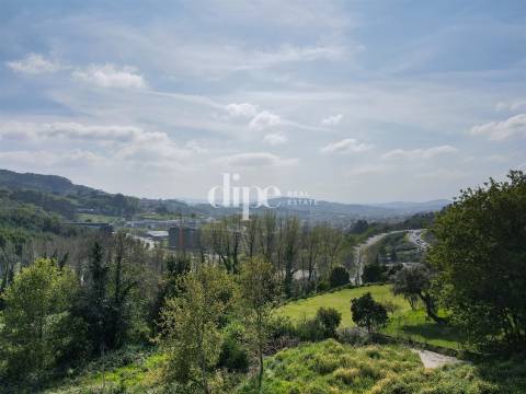 Lote de Terreno com vistas sobre o Parque da Cidade de Guimarães