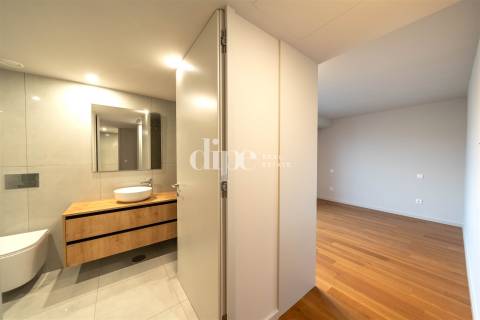 Apartamento T2 por estrear no centro de Guimarães para arrendar