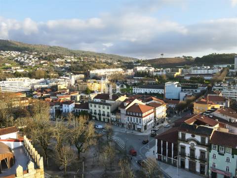 Prédio para investimento com 5 frações no coração de Guimarães